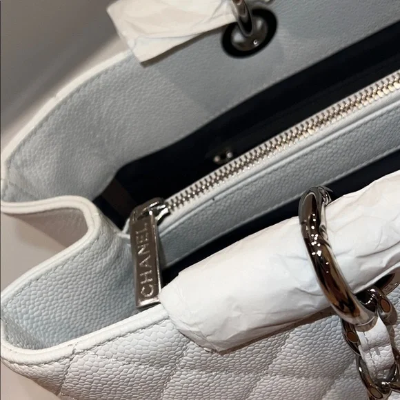 ❤️NWT CHANEL GRAND SHOPPING BAG IN CAVIAR WHITE LEATHER WITH SILVER HARDWARE - Picture 12 of 17